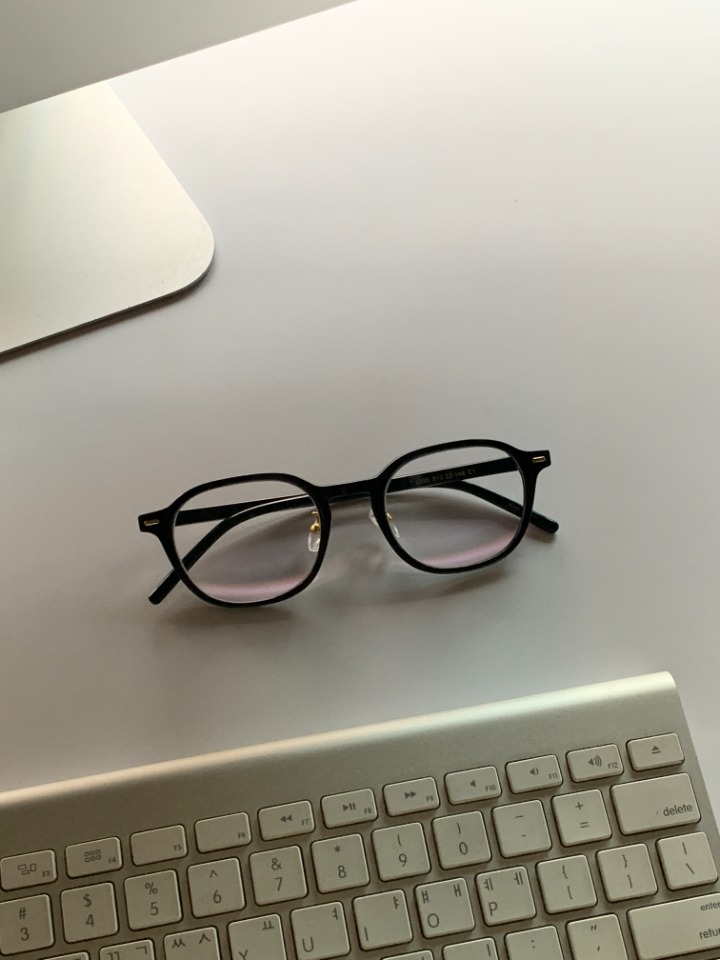 Soft Square Pad Frame Glasses (Black)